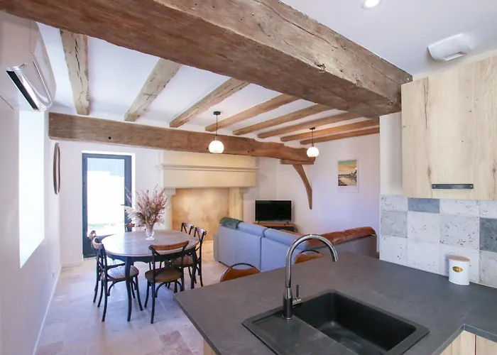 De La Tour - 6 Personnes *